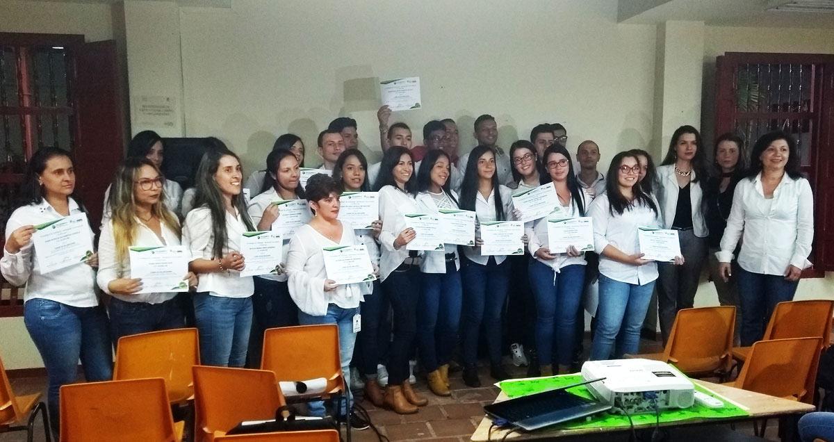 Bilingüismo, proyecto piloto de gran impacto social - Entrega de certificados en Copacabana